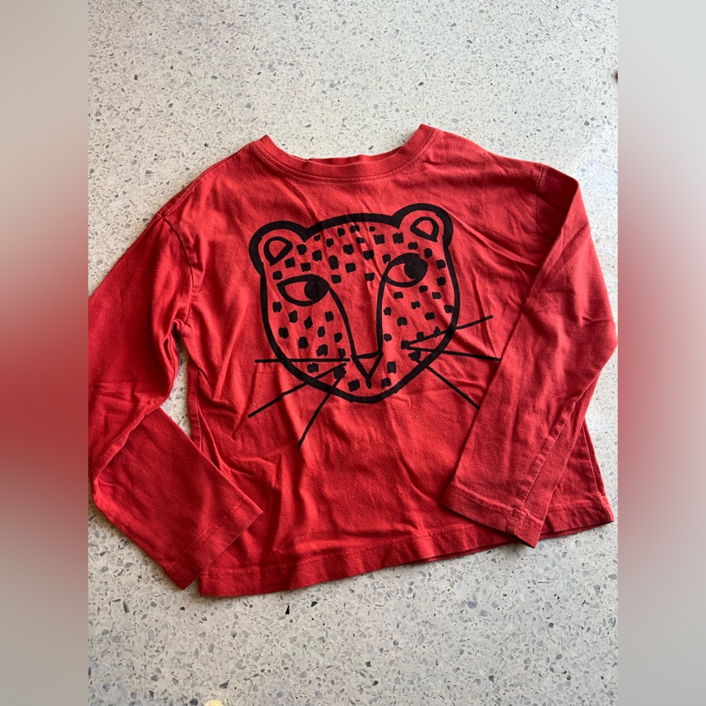 Hanna Andersson || Red Kids Longsleeve Shirt with Leopard Print
